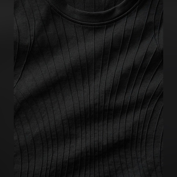 Fabletics Seamless Baby Tee black NWT size S - Picture 6 of 7